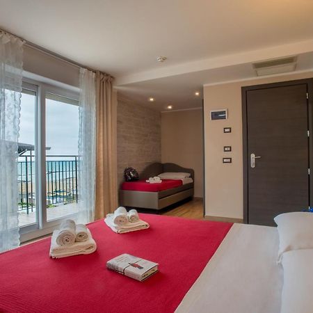 Hotel London Каттоліка Екстер'єр фото