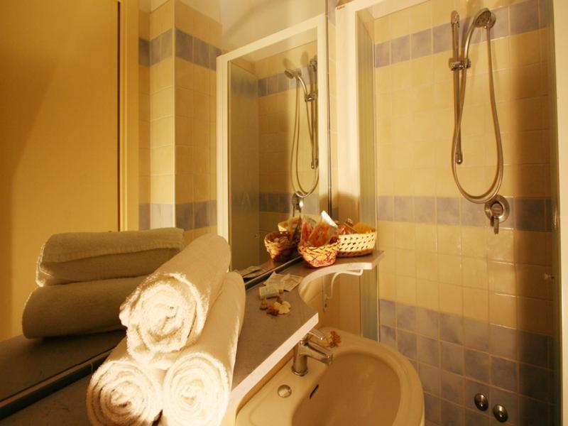 Hotel London Каттоліка Екстер'єр фото