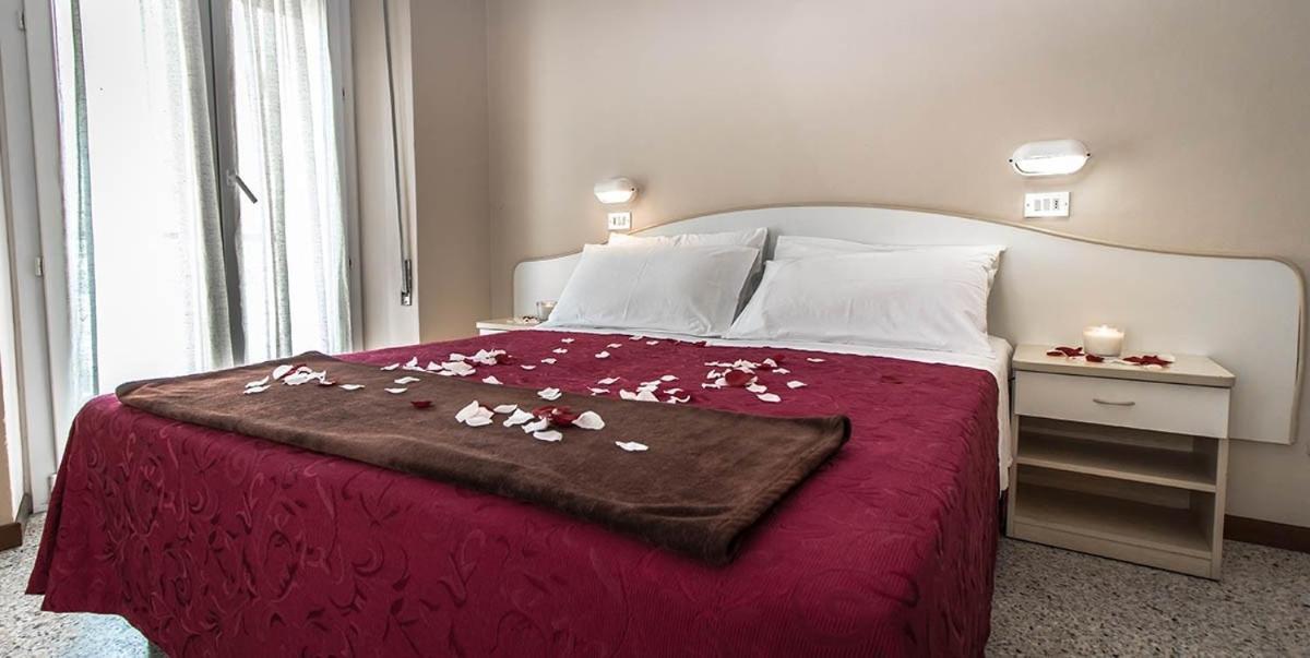 Hotel London Каттоліка Екстер'єр фото