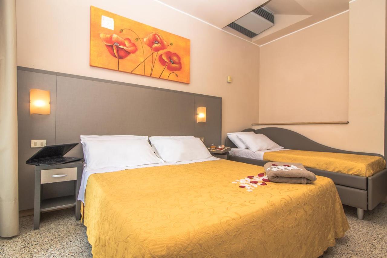 Hotel London Каттоліка Екстер'єр фото