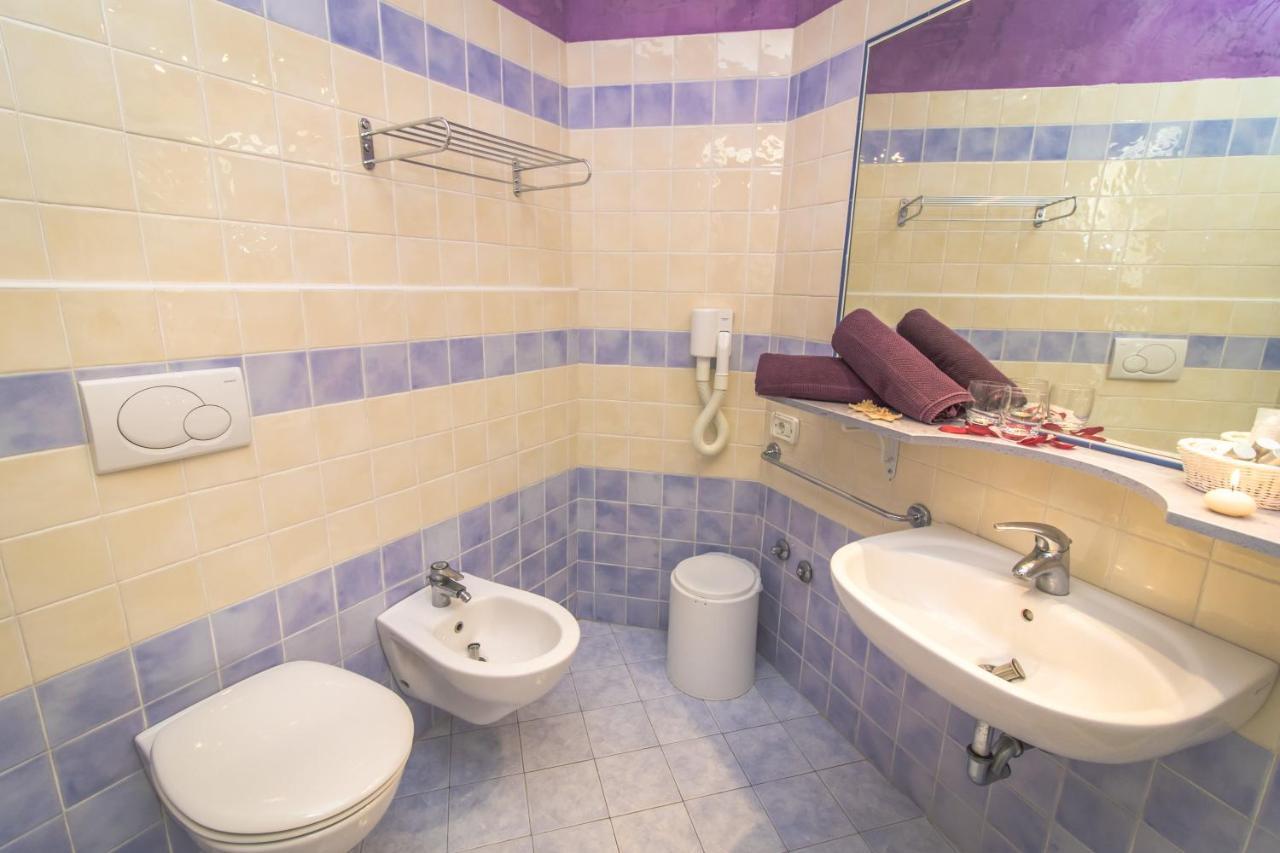 Hotel London Каттоліка Екстер'єр фото