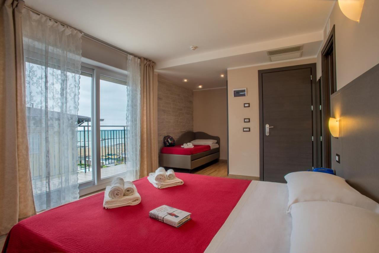 Hotel London Каттоліка Екстер'єр фото